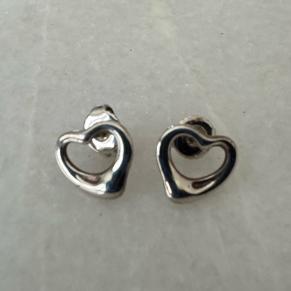 Tiffany & Co. Elsa Peretti® Open Heart Stud Earrings in Silver, 11 mm - Picture 4 of 9